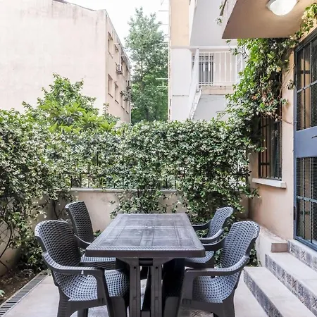 아파트 Convenient Flat W Garden 10 Min To Galataport 이스탄불
